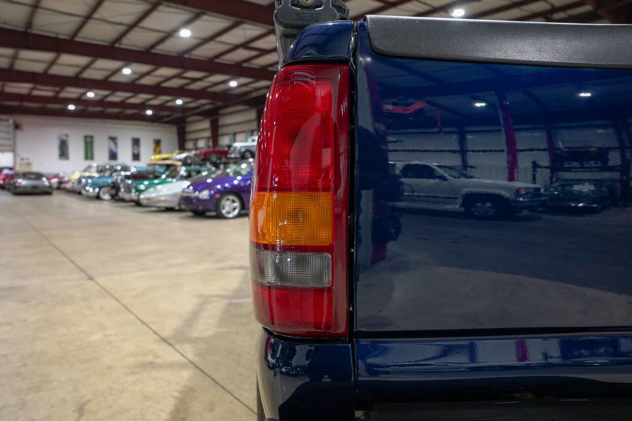 Used 1999 GMC Sierra 2500 SLE 3dr Extended Cab LB HD w/ Marketing Option Pkg image 37