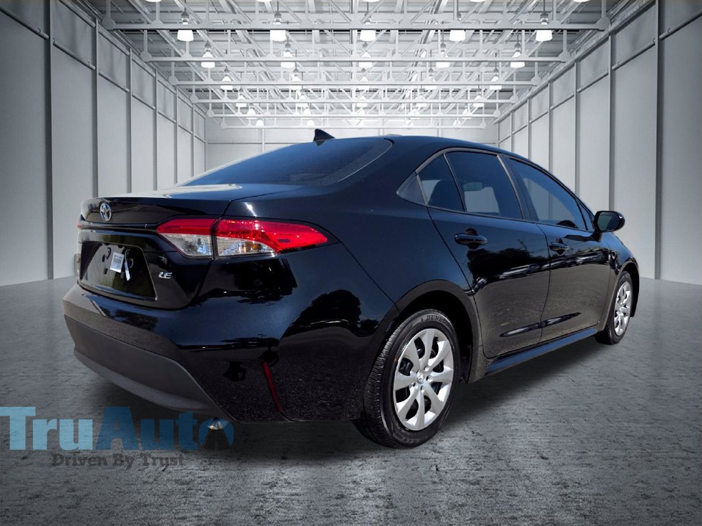 Used 2026 Toyota Corolla LE FWD image 5