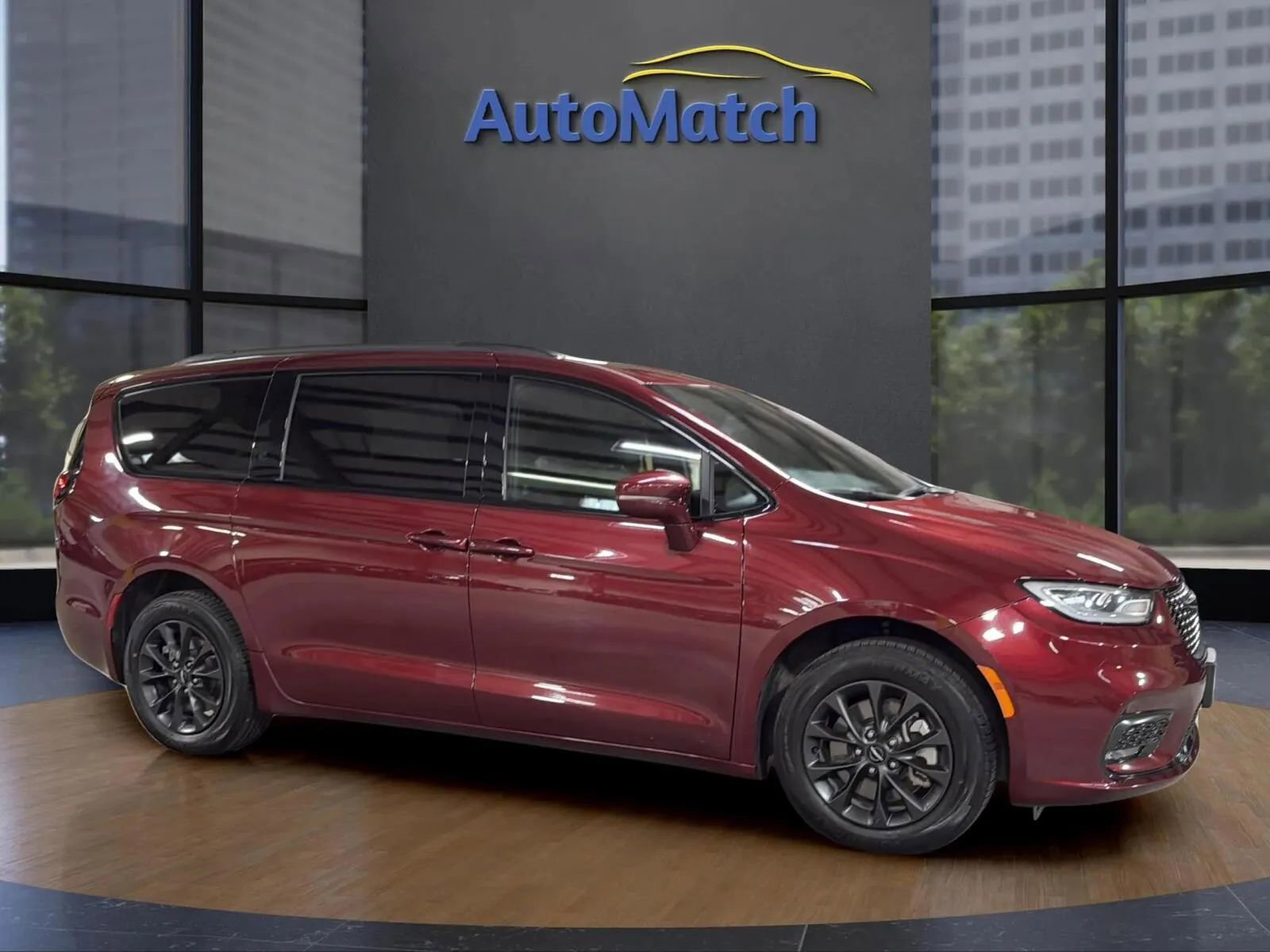Used 2021 Chrysler Pacifica Touring w/ Uconnect Theater Family Group image 13