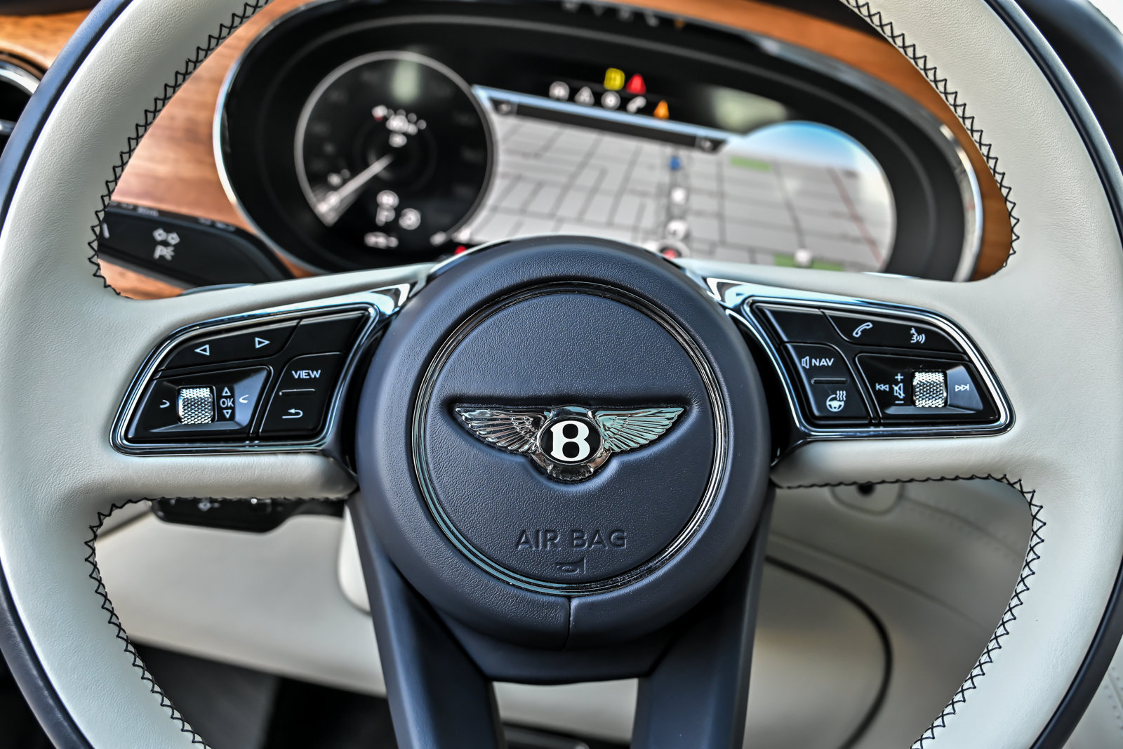 Certified 2023 Bentley Bentayga AWD/4WD image 31