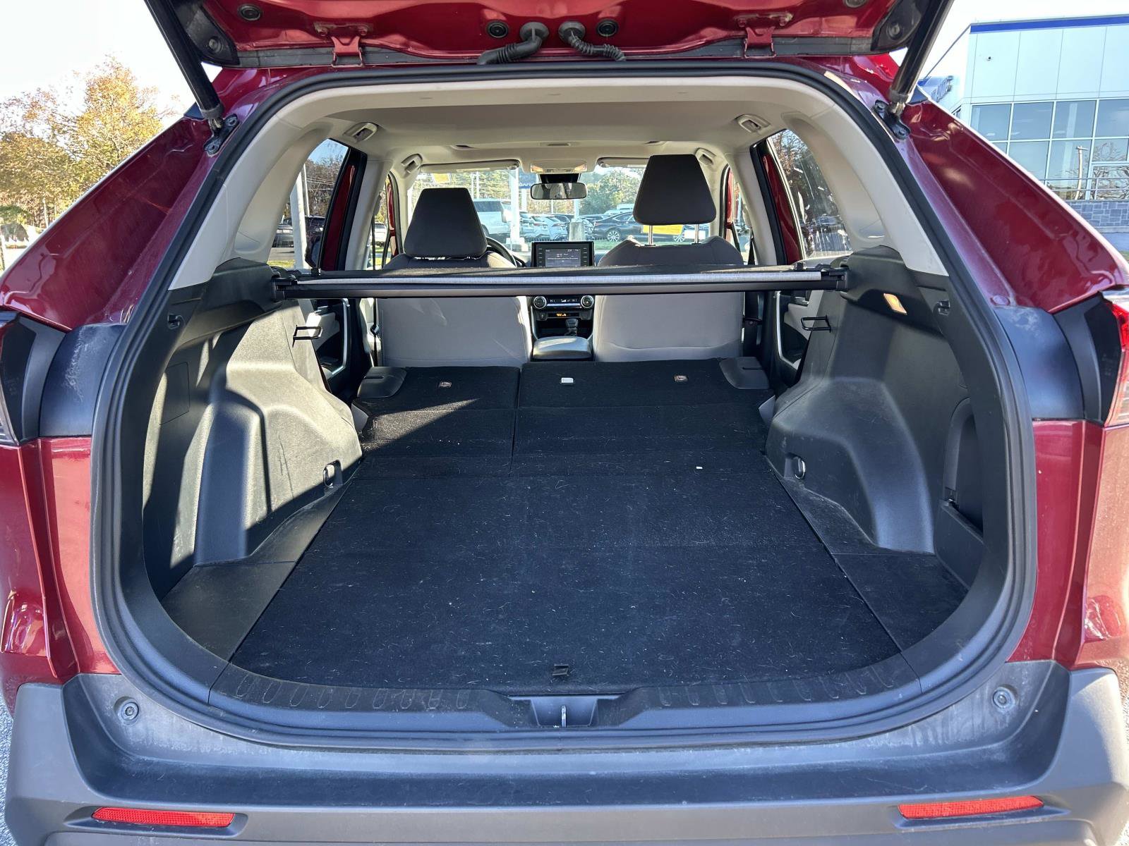 Used 2021 Toyota RAV4 XLE w/ Convenience Package image 12