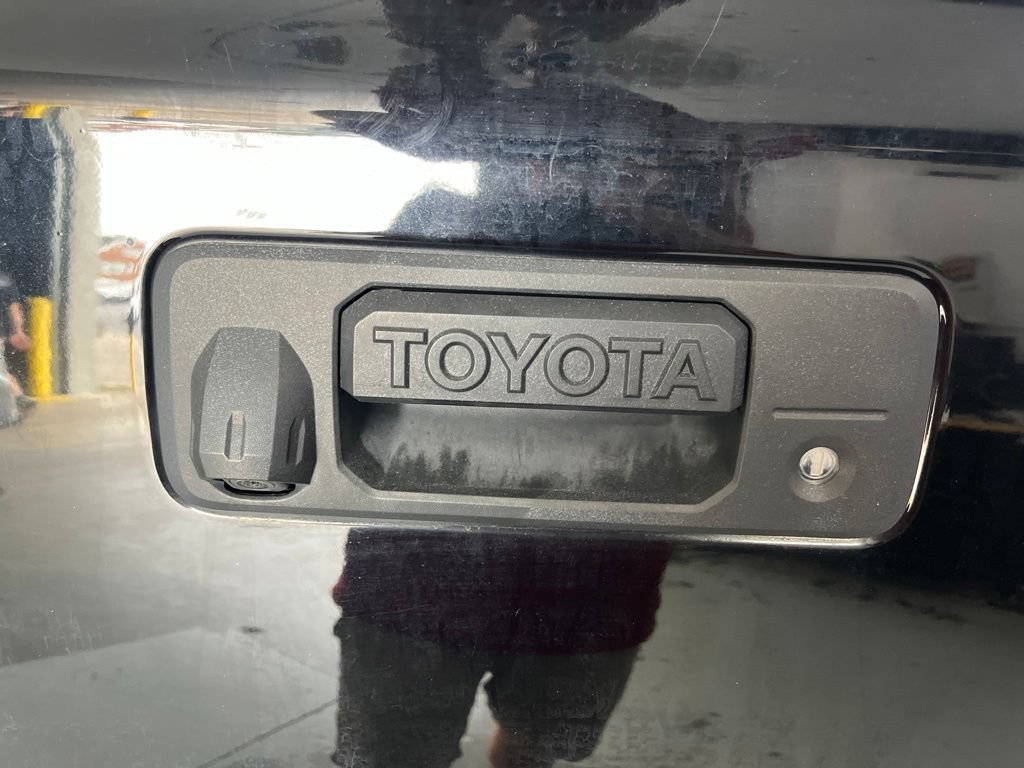 Used 2017 Toyota Tundra SR5 AWD/4WD image 48