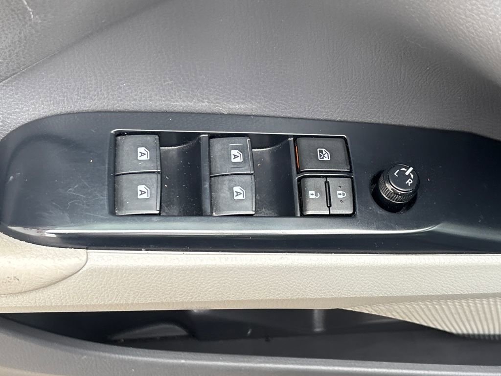 Used 2018 Toyota Camry SE image 7