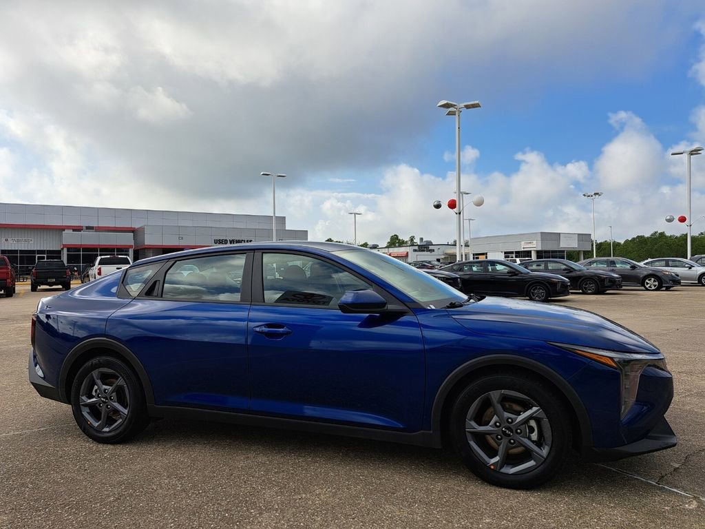 Used 2025 Kia K4 LXS image 2