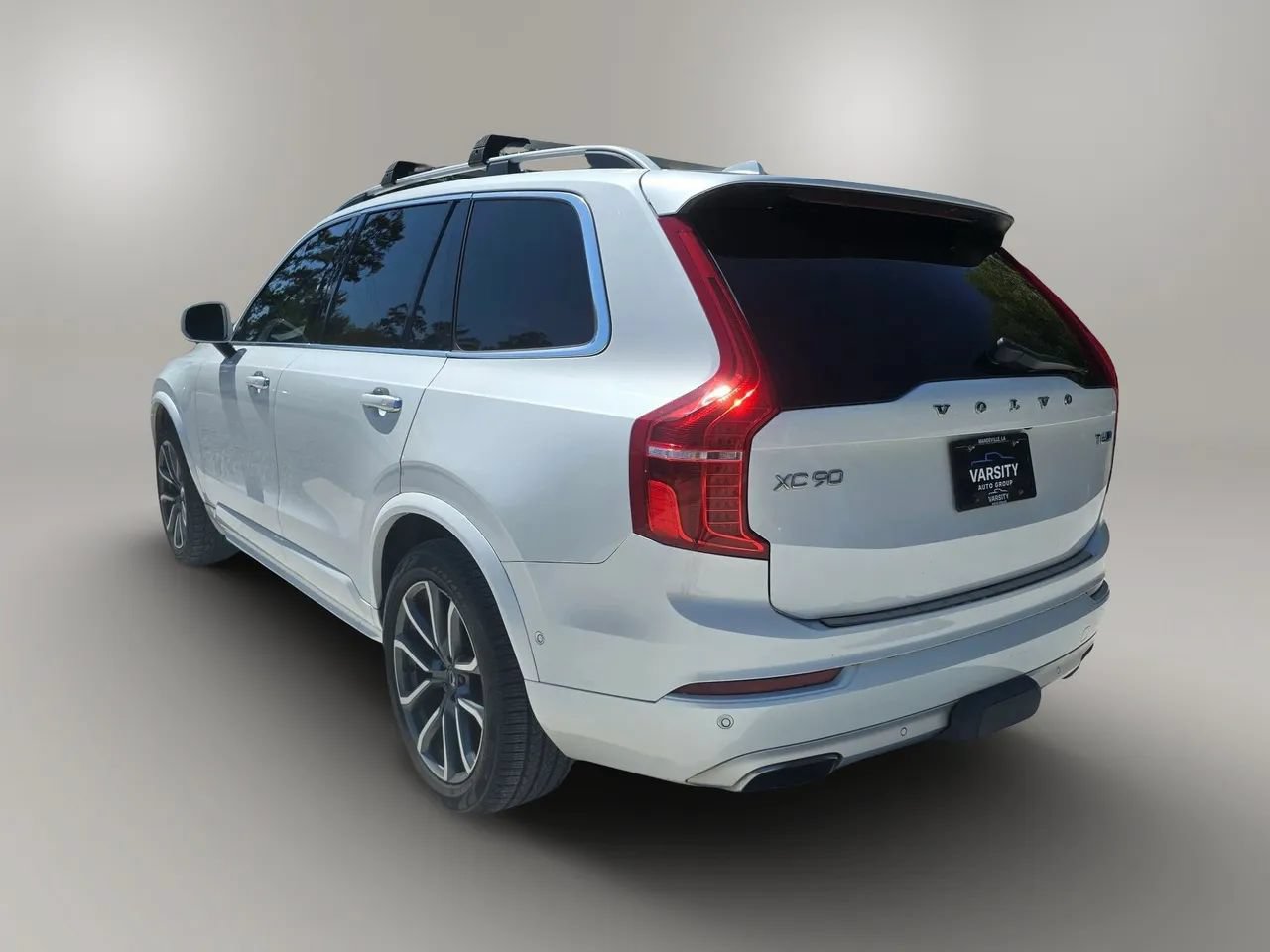 Used 2017 Volvo XC90 T6 Momentum w/ Vision Package AWD/4WD image 5