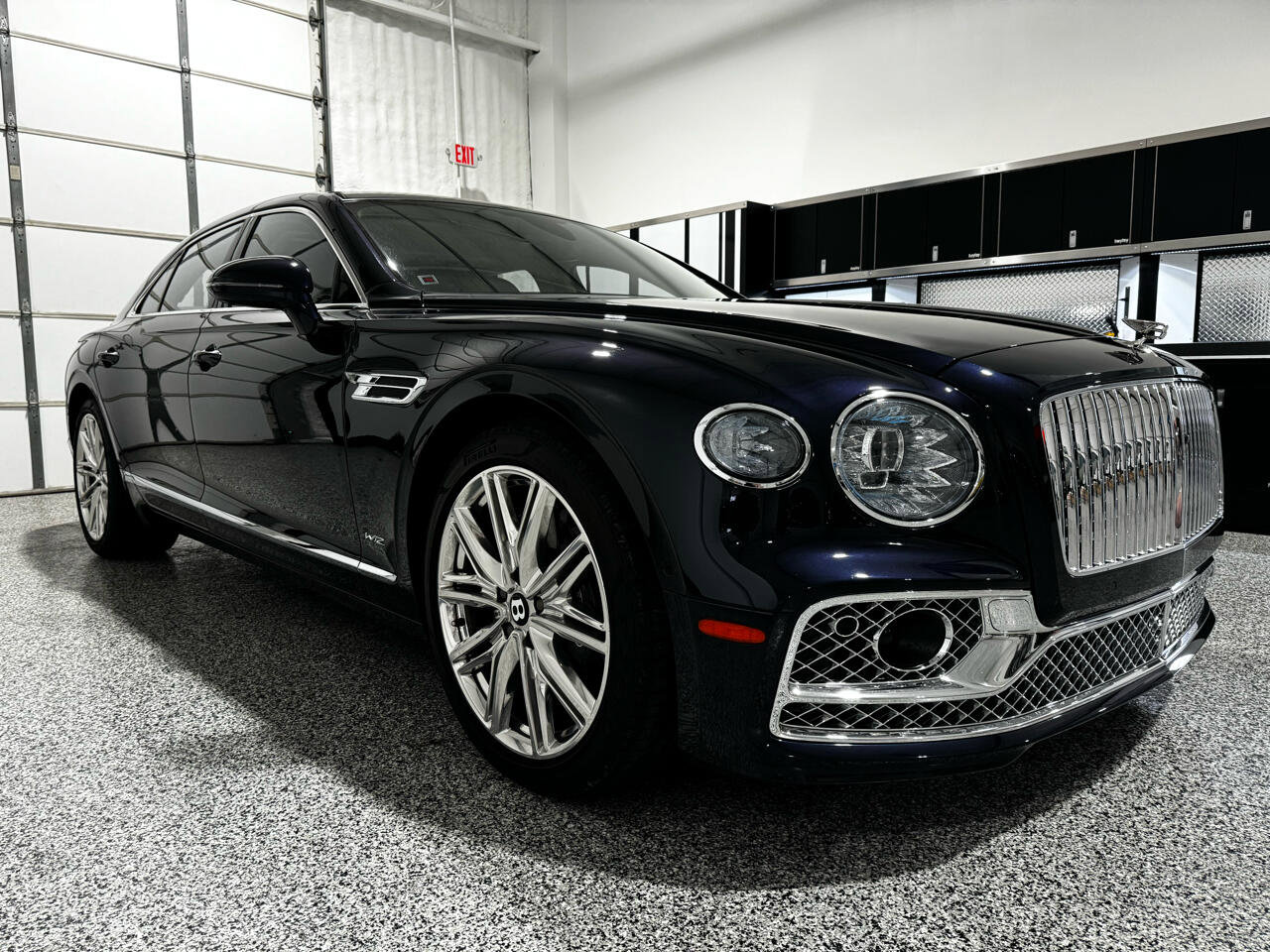 Used 2021 Bentley Flying Spur W12 image 1