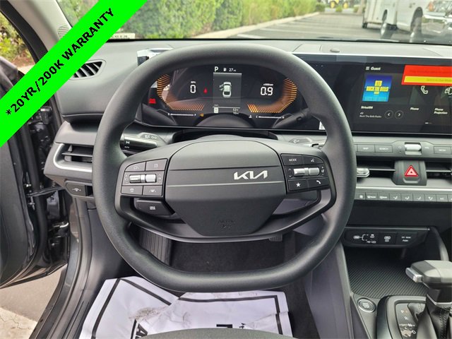 New 2025 Kia K4 LXS image 12
