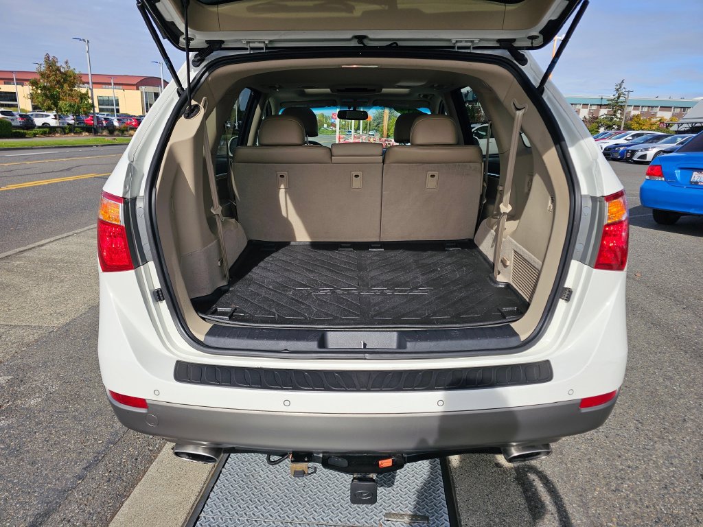 Used 2012 Hyundai Veracruz Limited w/ Entertainment Pkg FWD image 10