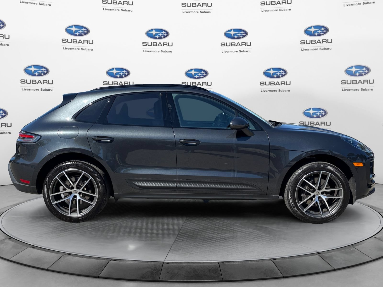 Used 2025 Porsche Macan AWD/4WD image 6