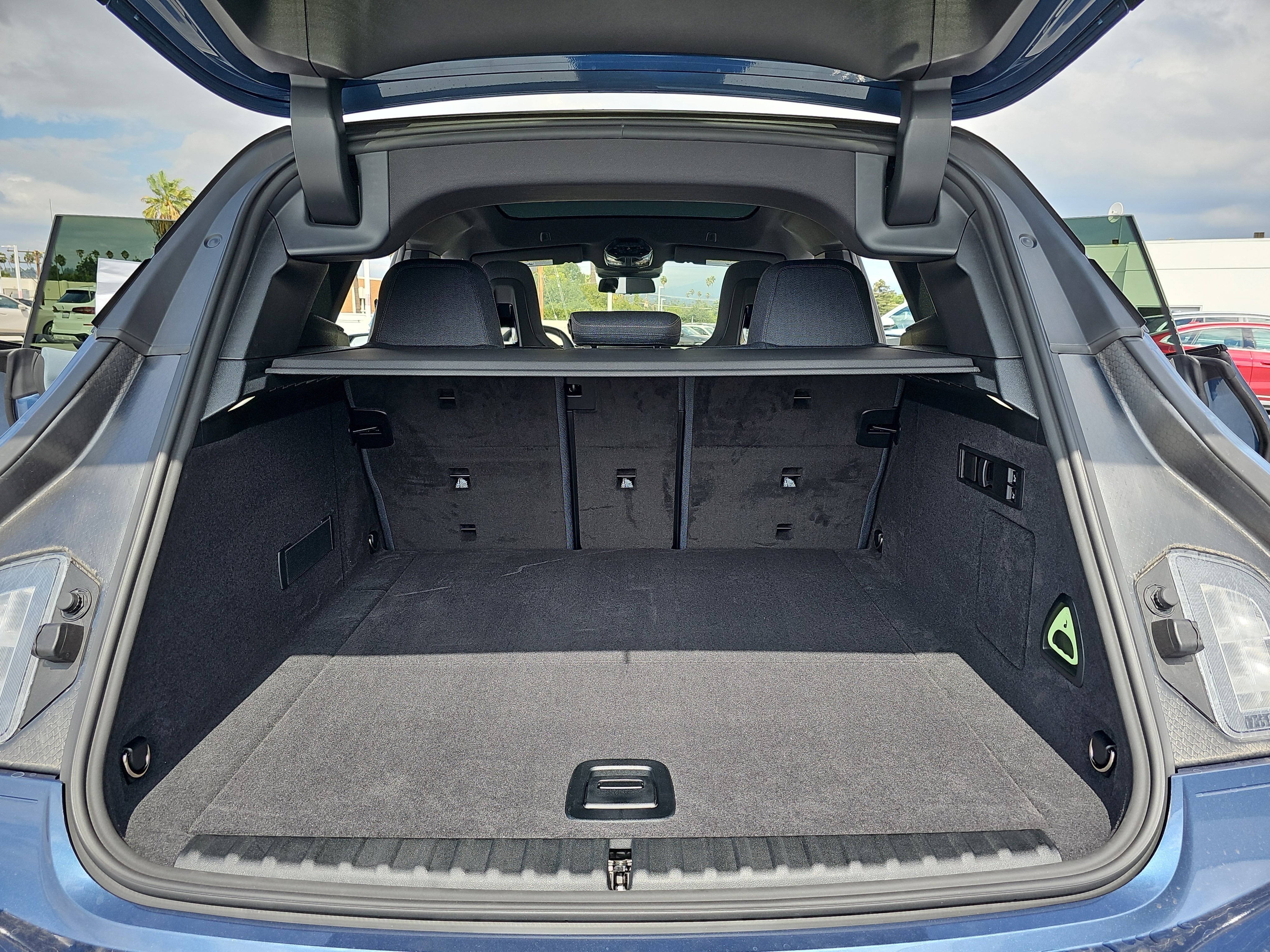 New 2026 BMW iX xDrive60 w/ Premium Package image 12