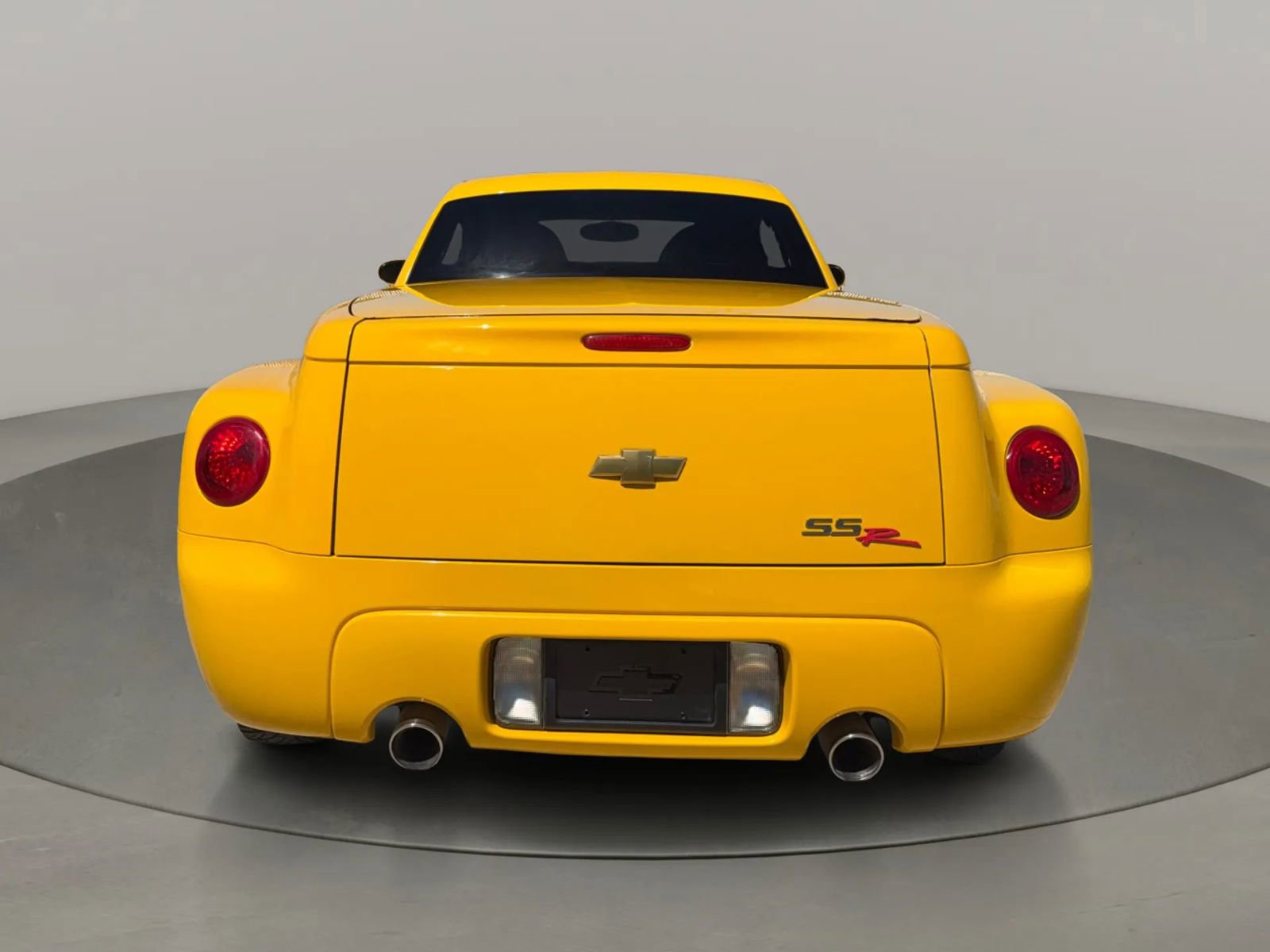 Used 2004 Chevrolet SSR w/ Preferred Equipment Group RWD image 4