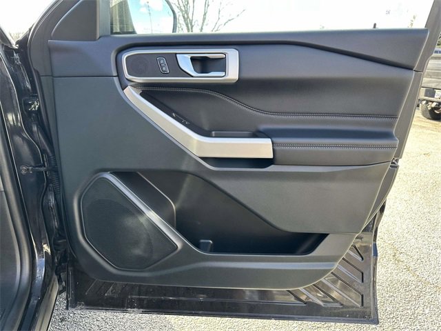 Used 2023 Ford Explorer XLT w/ Equipment Group 202A image 8