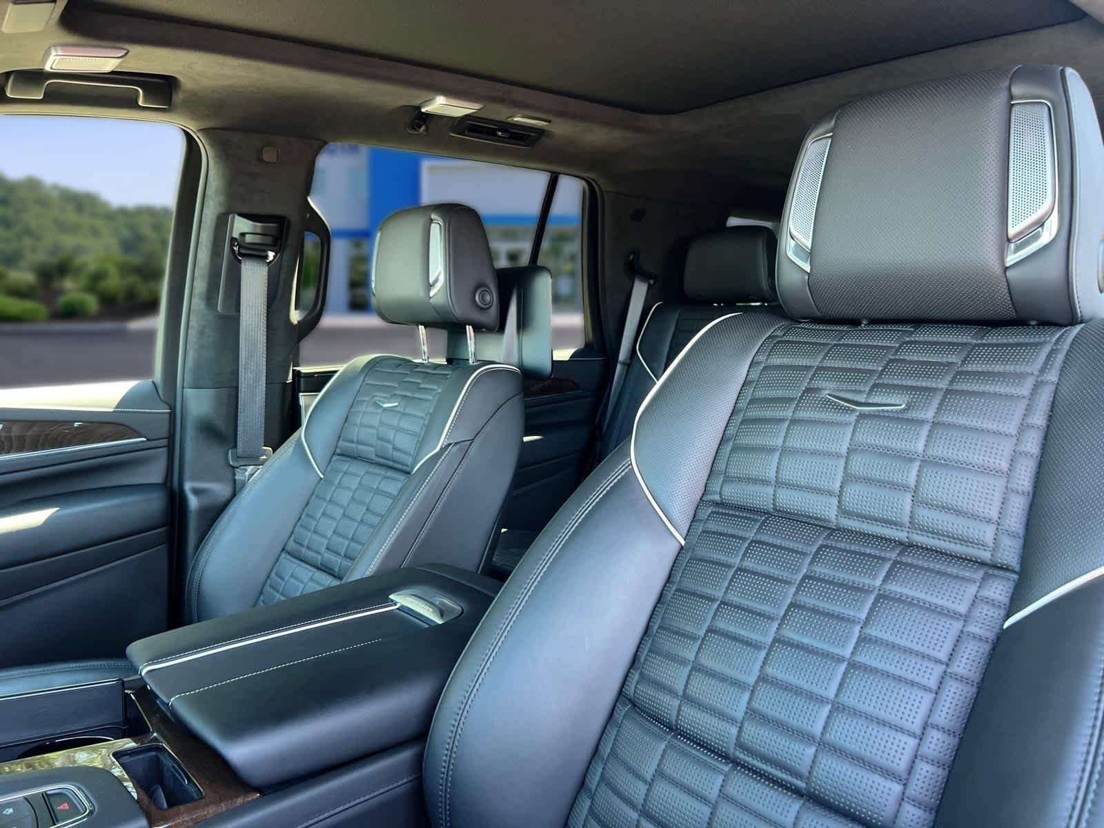 Used 2024 Cadillac Escalade Sport Platinum w/ LPO, ONYX Package AWD/4WD image 13