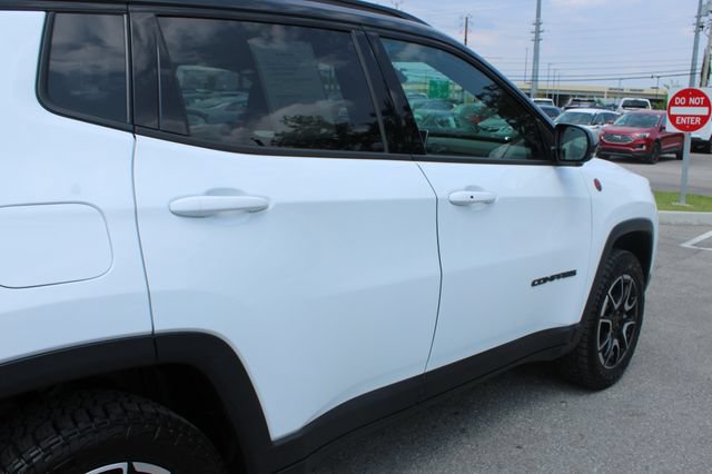 Used 2025 Jeep Compass Trailhawk w/ Trailhawk Convenience Group AWD/4WD image 45
