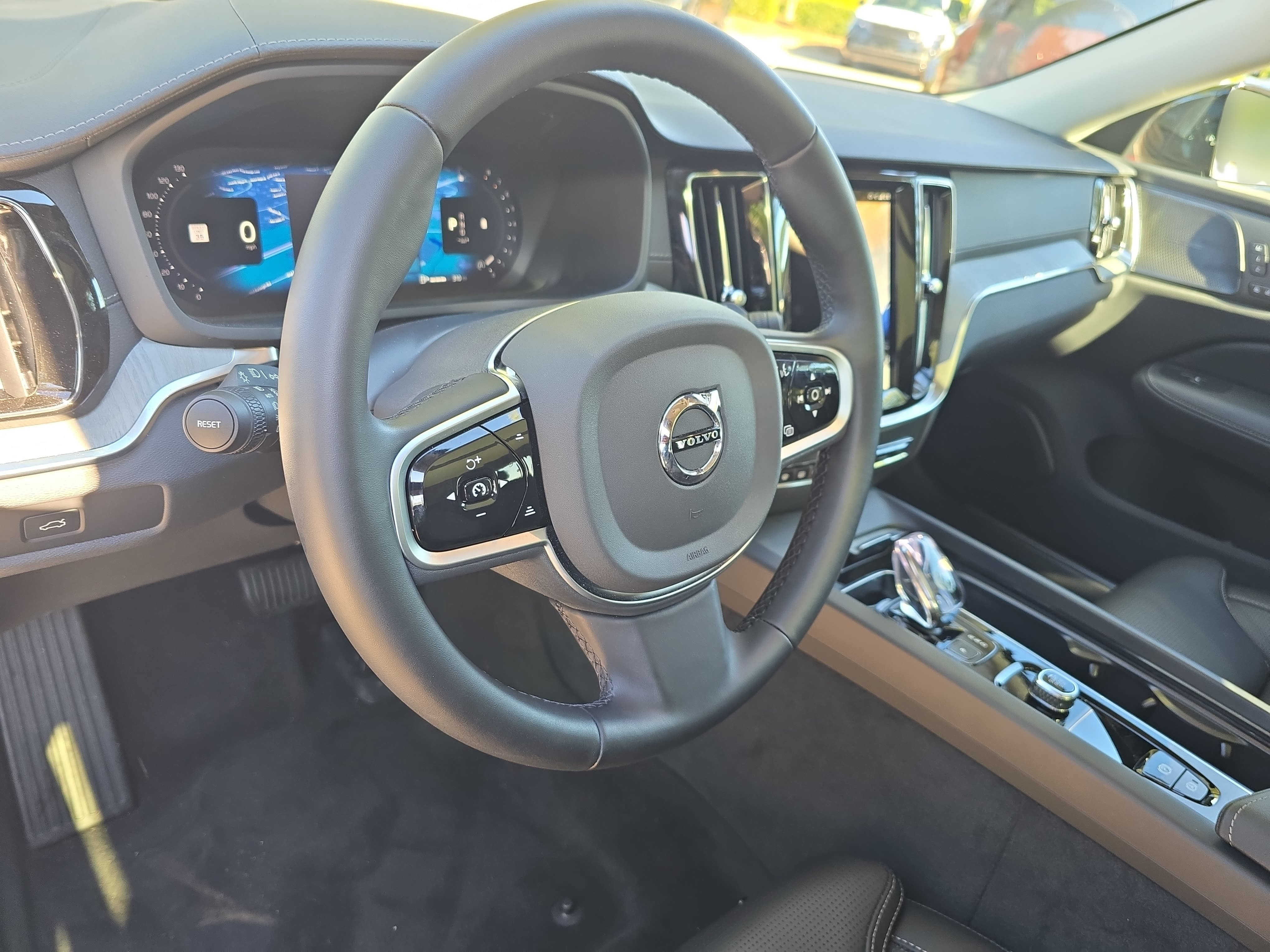 Used 2026 Volvo V60 B5 Cross Country Ultra AWD/4WD image 16