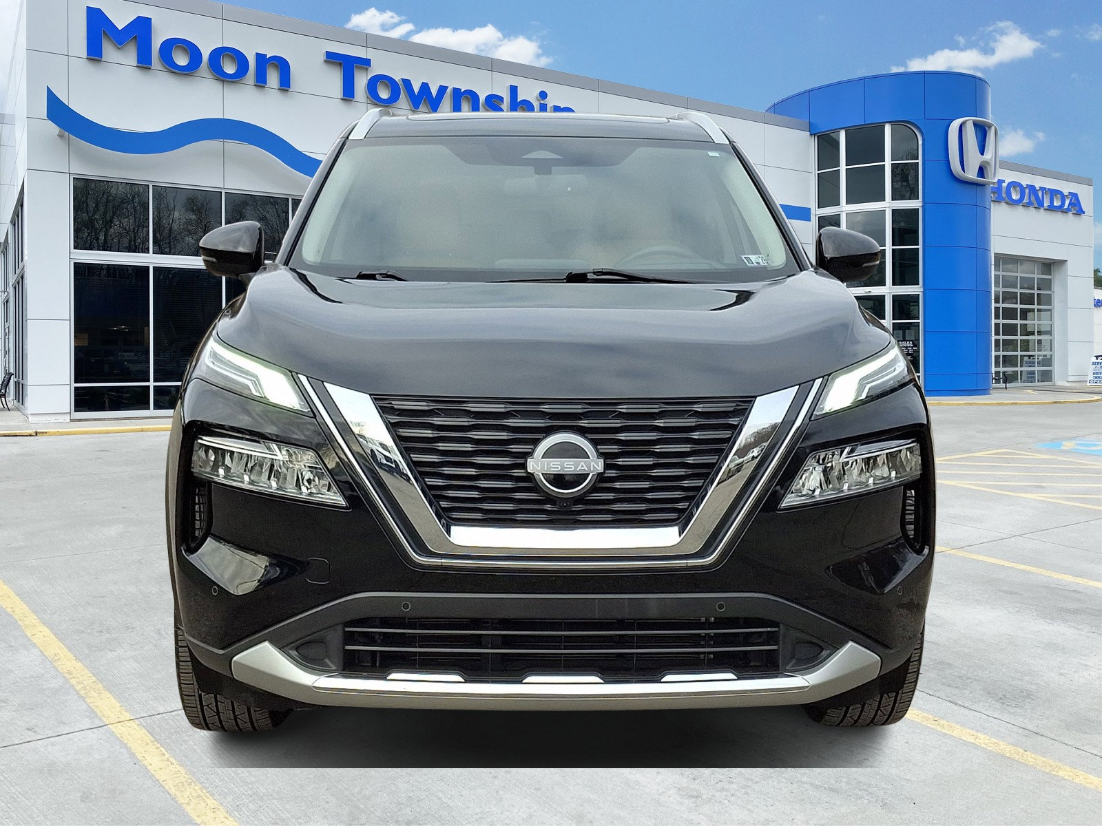 Used 2023 Nissan Rogue Platinum w/ Platinum Premium Package image 2