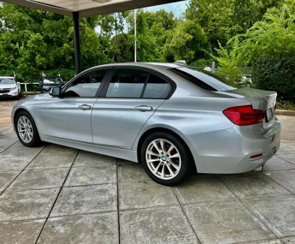 Used 2017 BMW 320i Sedan image 2