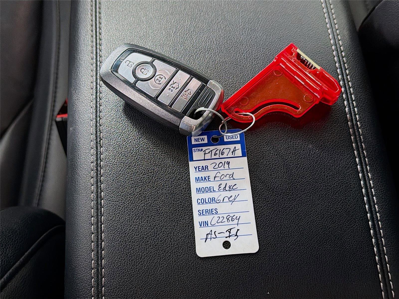 Used 2019 Ford Edge Titanium image 32