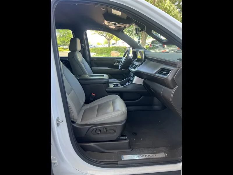 Used 2022 Chevrolet Suburban Z71 w/ Luxury Package AWD/4WD image 26