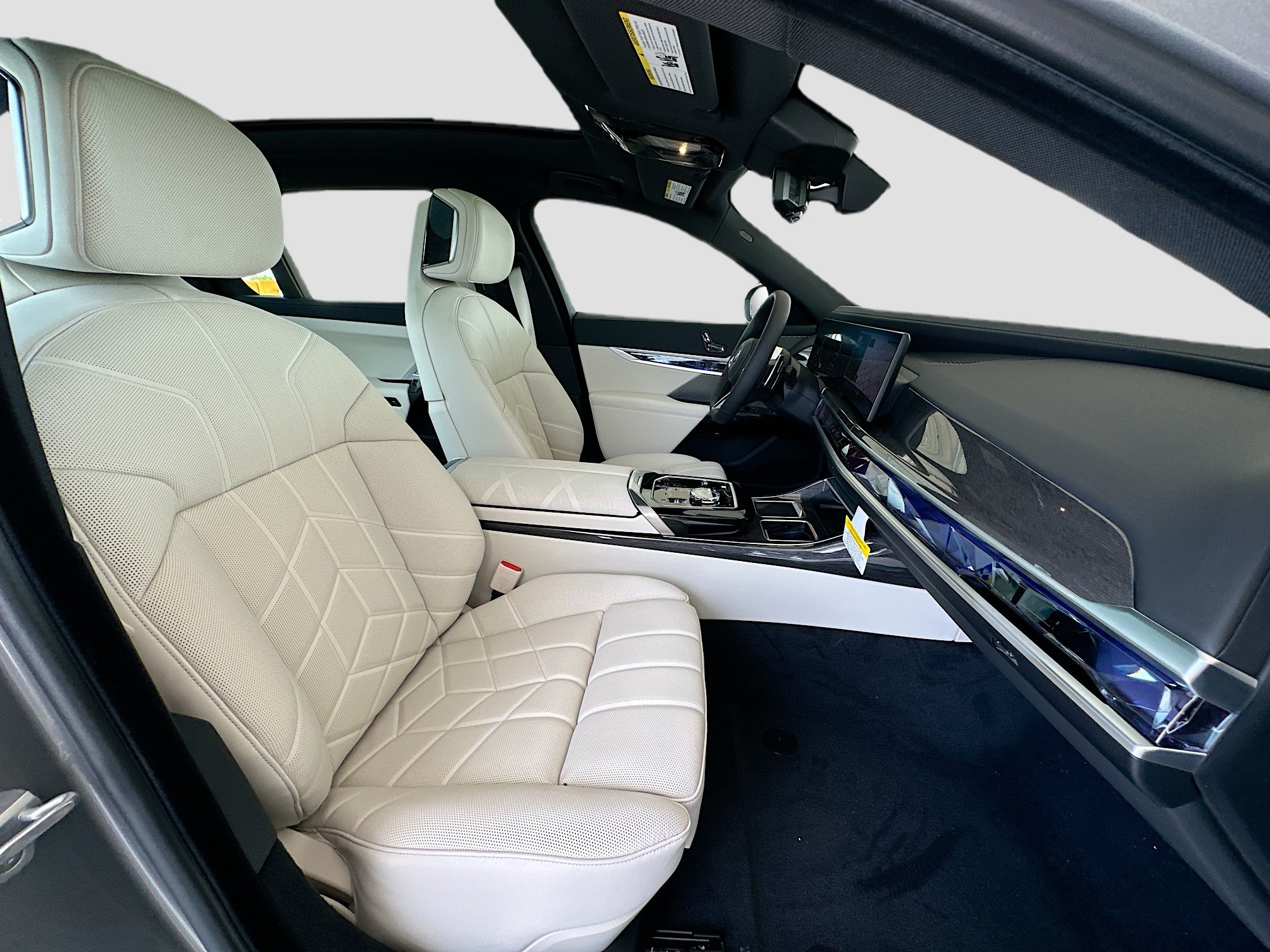 New 2026 BMW 750e xDrive AWD/4WD image 23