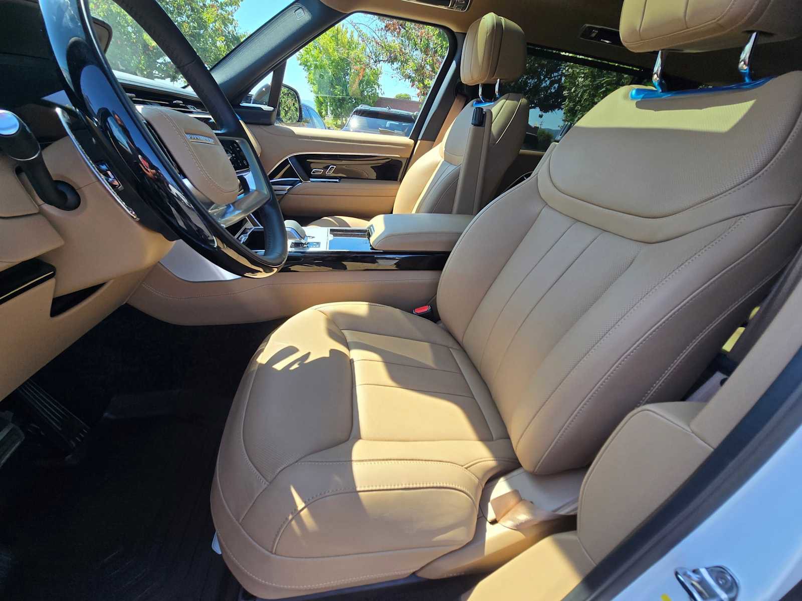 New 2025 Land Rover Range Rover Long Wheelbase SE image 24