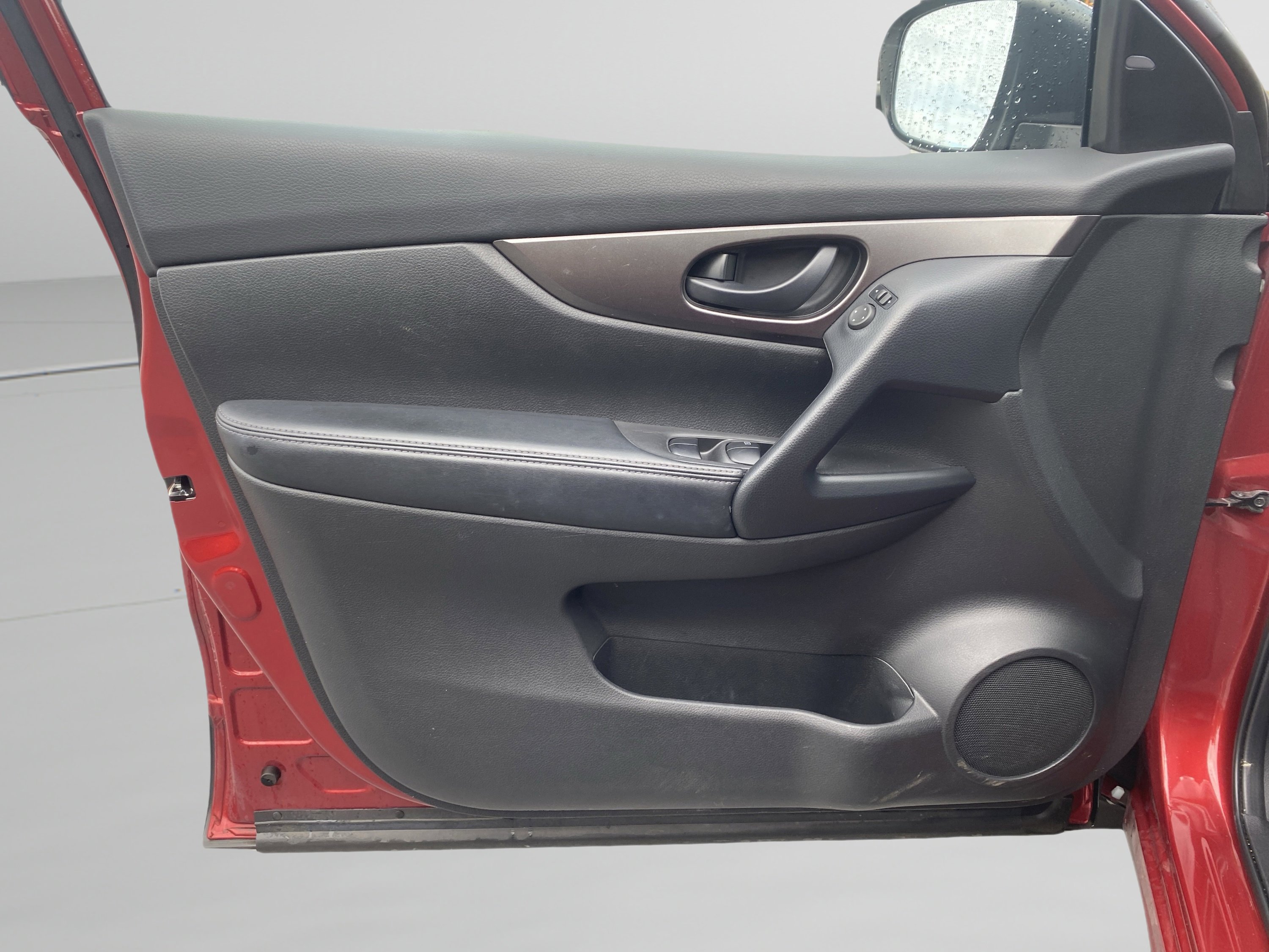 Used 2022 Nissan Rogue Sport S image 13