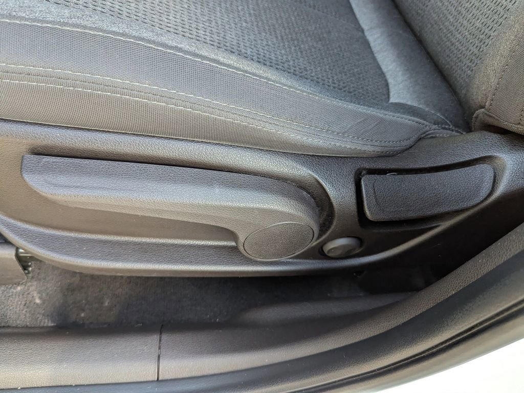 Used 2020 Hyundai Santa Fe SE w/ Cargo Package image 17