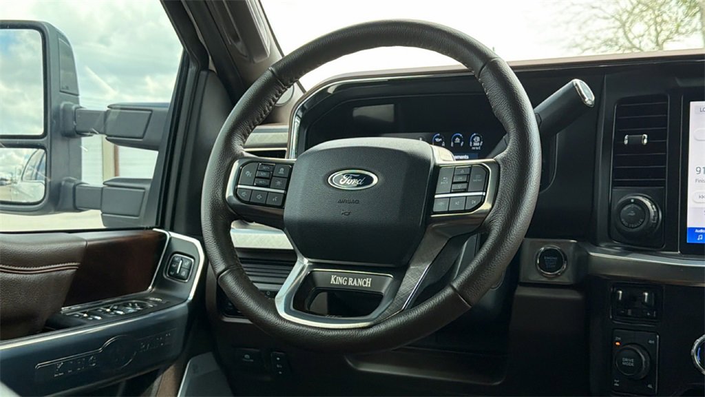 Used 2025 Ford F350 King Ranch w/ FX4 Off-Road Package image 37
