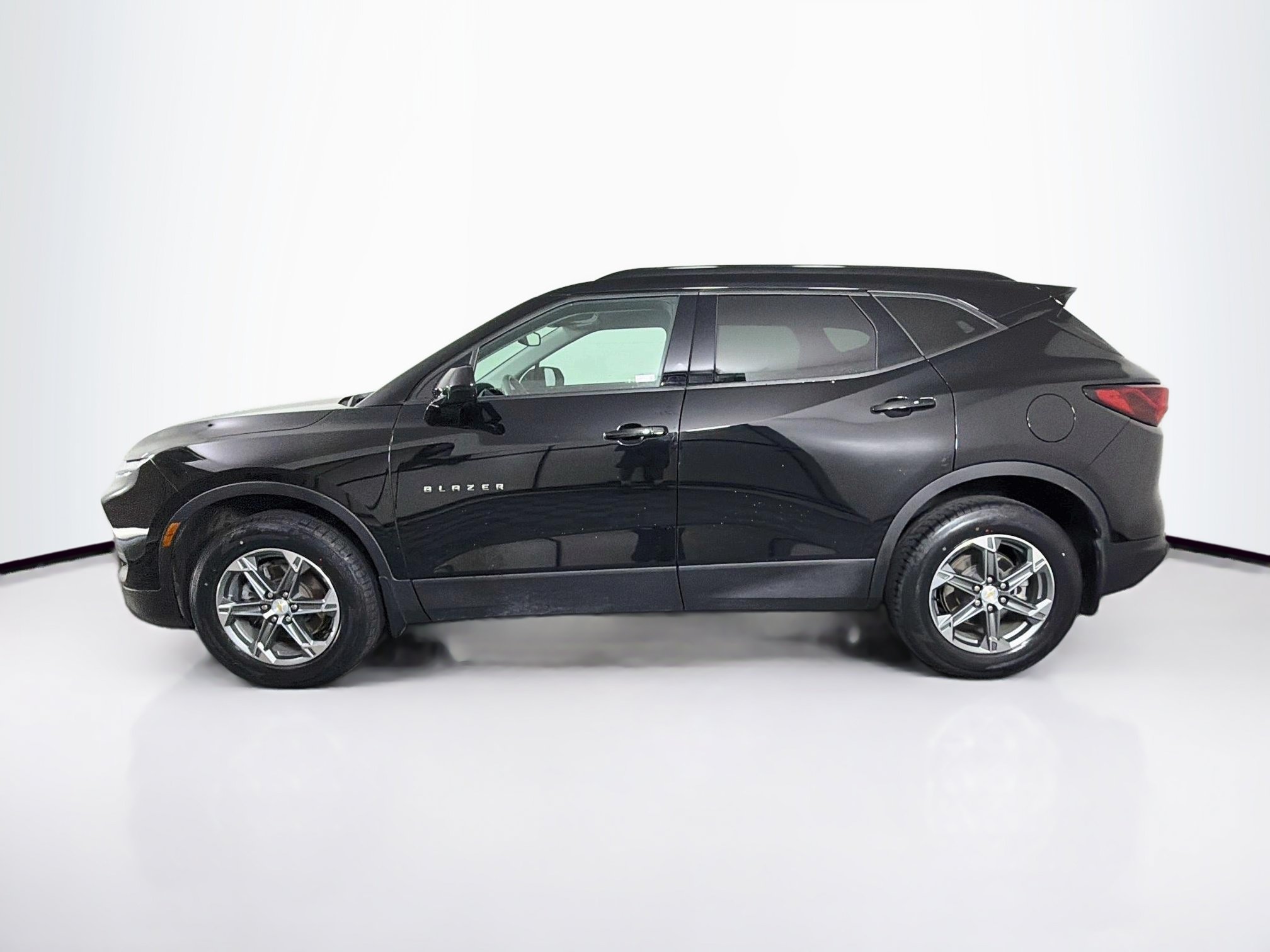 Used 2023 Chevrolet Blazer LT w/ Convenience Package FWD image 4