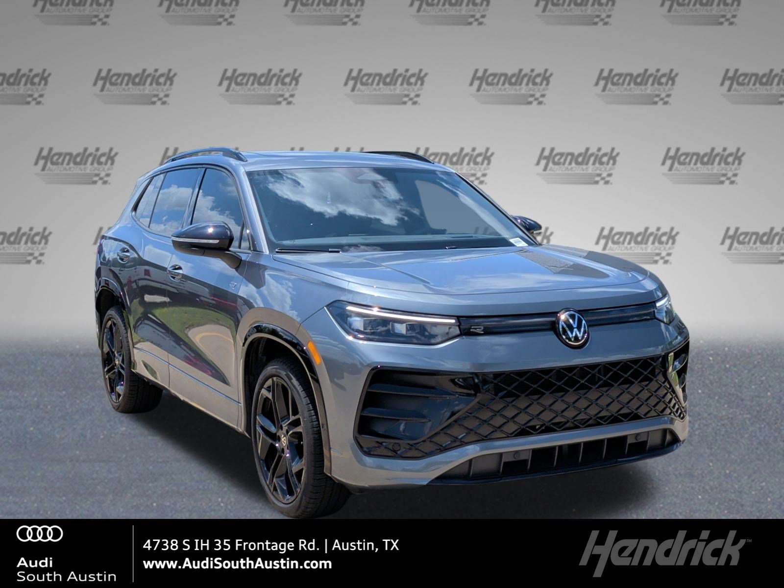 Used 2025 Volkswagen Tiguan SE R-Line AWD/4WD image 1
