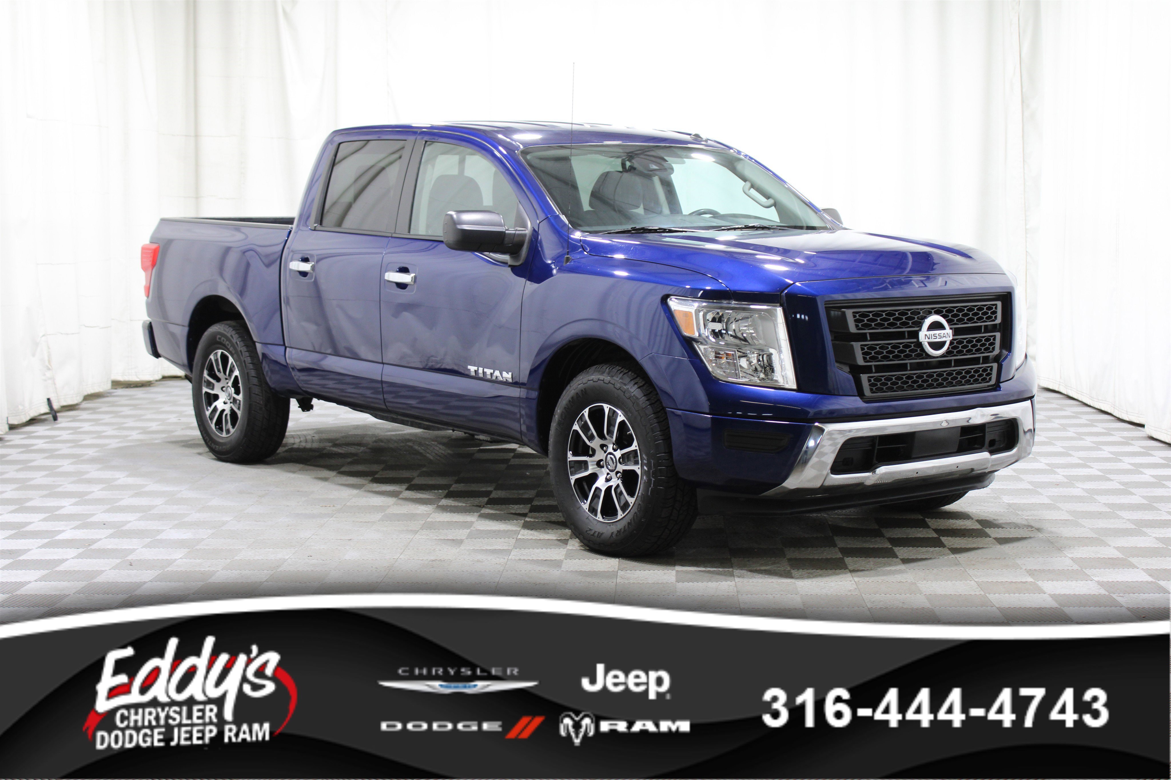 Used 2021 Nissan Titan SV image 1
