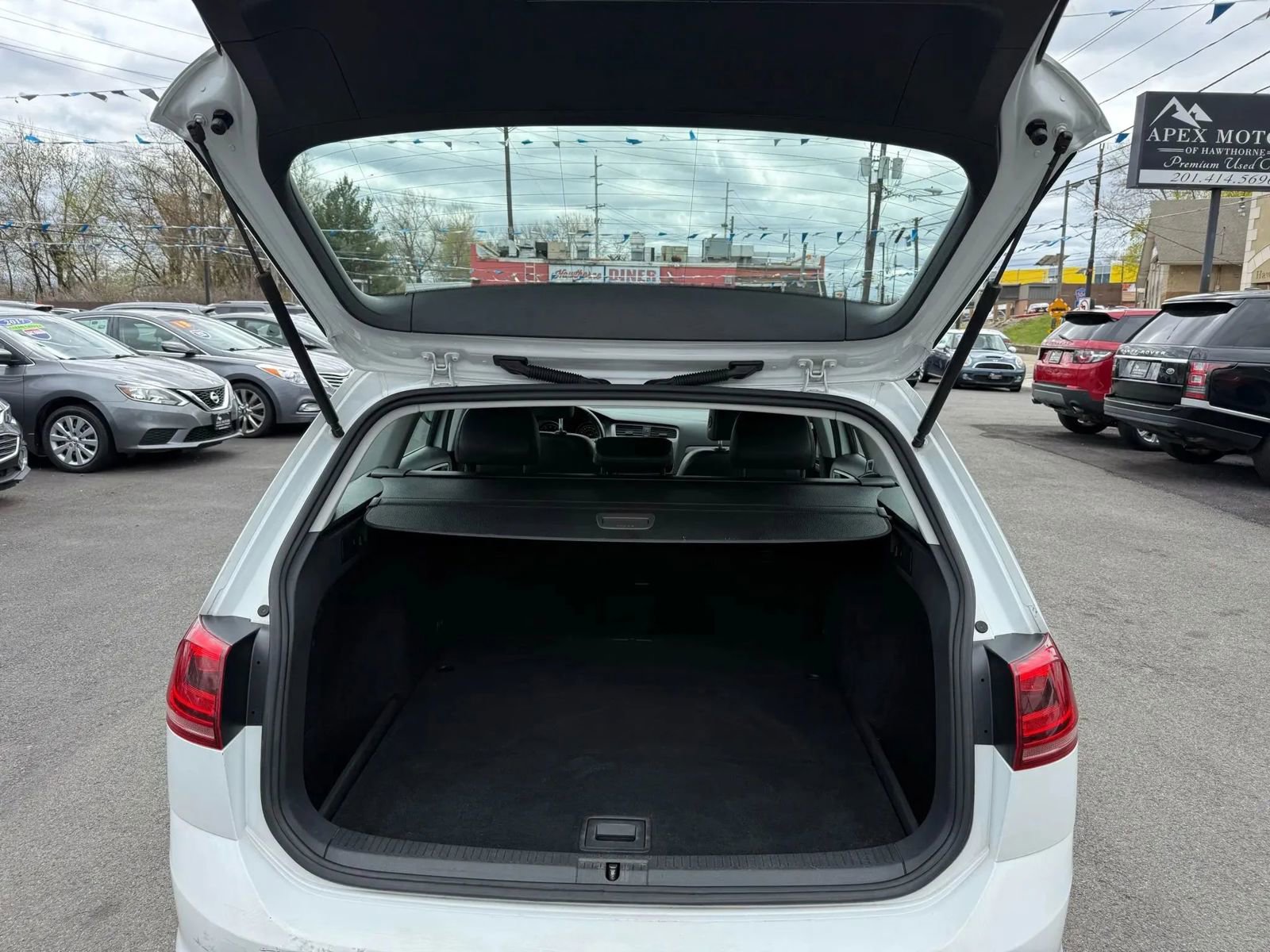 Used 2015 Volkswagen Golf S image 8