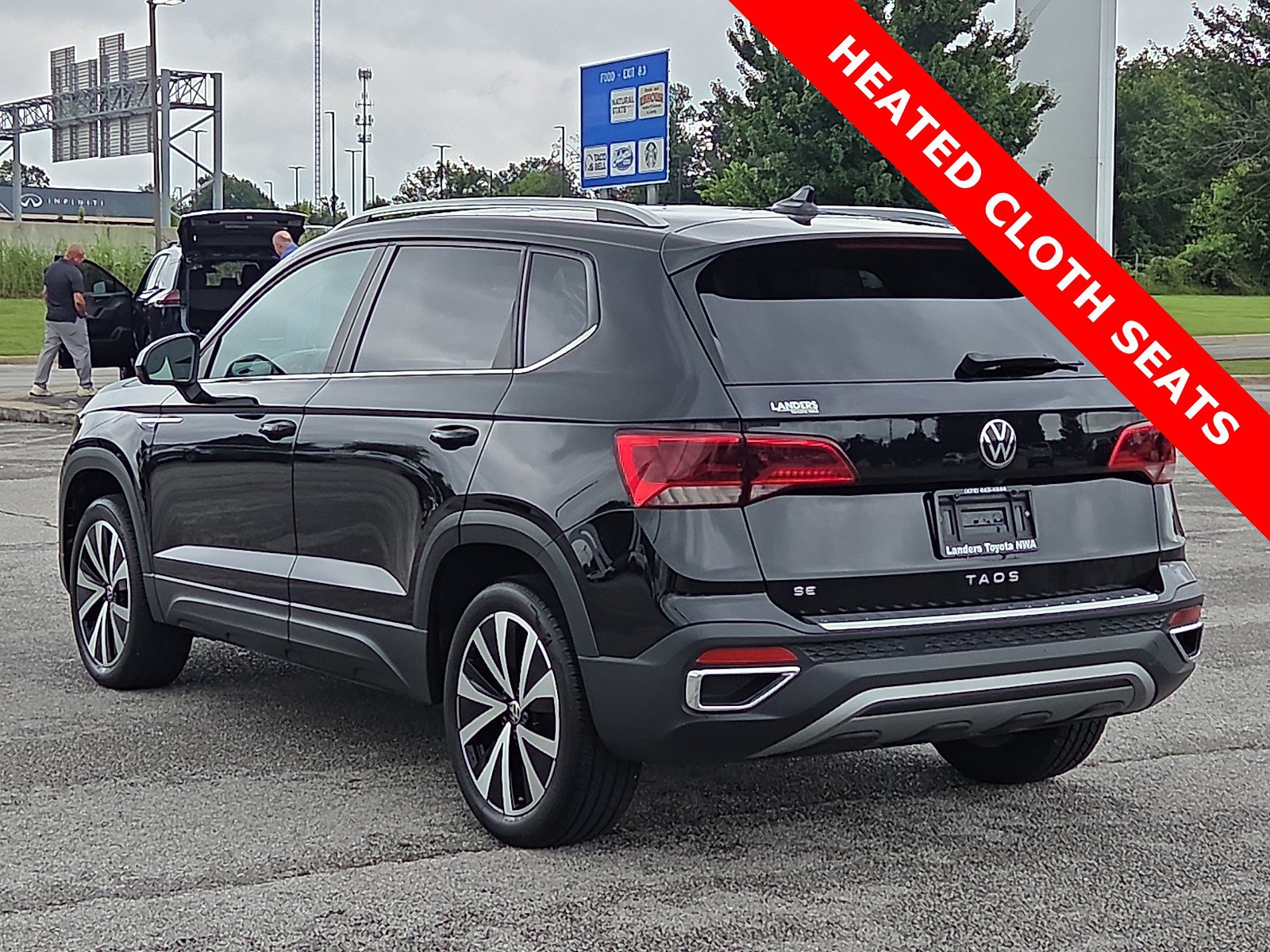 Used 2024 Volkswagen Taos SE FWD image 4