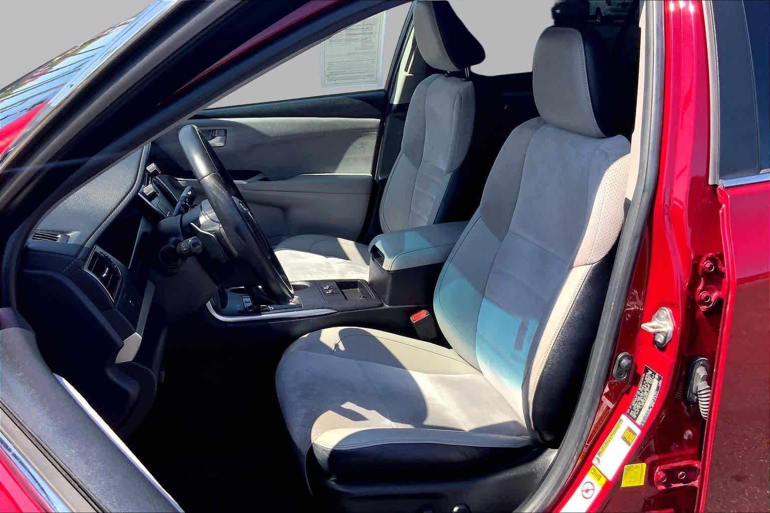 Used 2017 Toyota Camry XSE FWD image 6