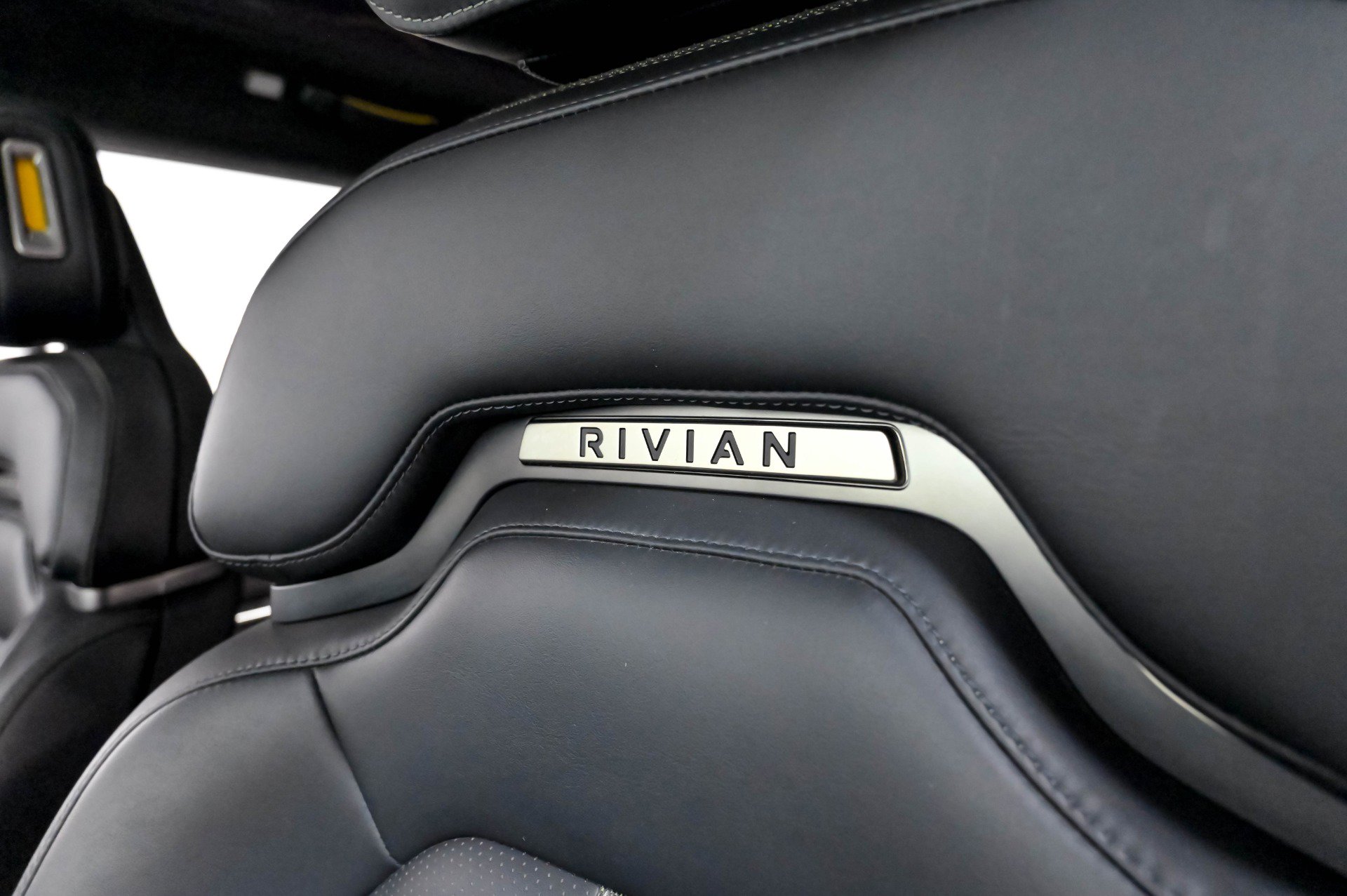 Used 2023 Rivian R1S Adventure AWD/4WD image 8