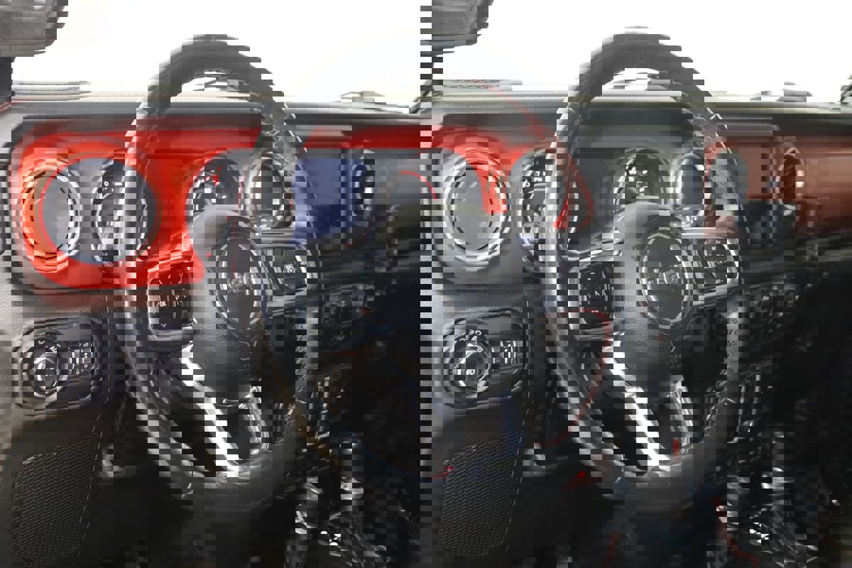 Used 2018 Jeep Wrangler Unlimited Rubicon w/ Dual Top Group AWD/4WD image 6