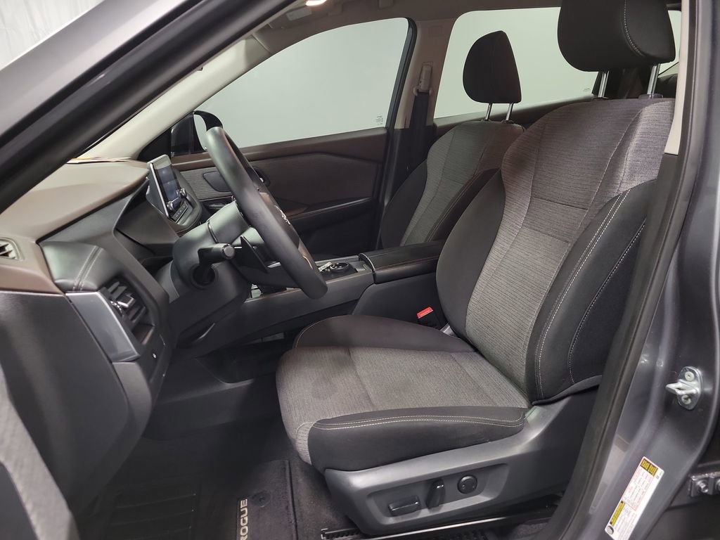 Used 2023 Nissan Rogue SV image 13