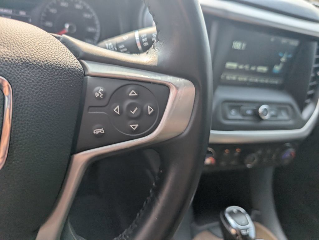 Used 2018 GMC Acadia SLE AWD/4WD image 17