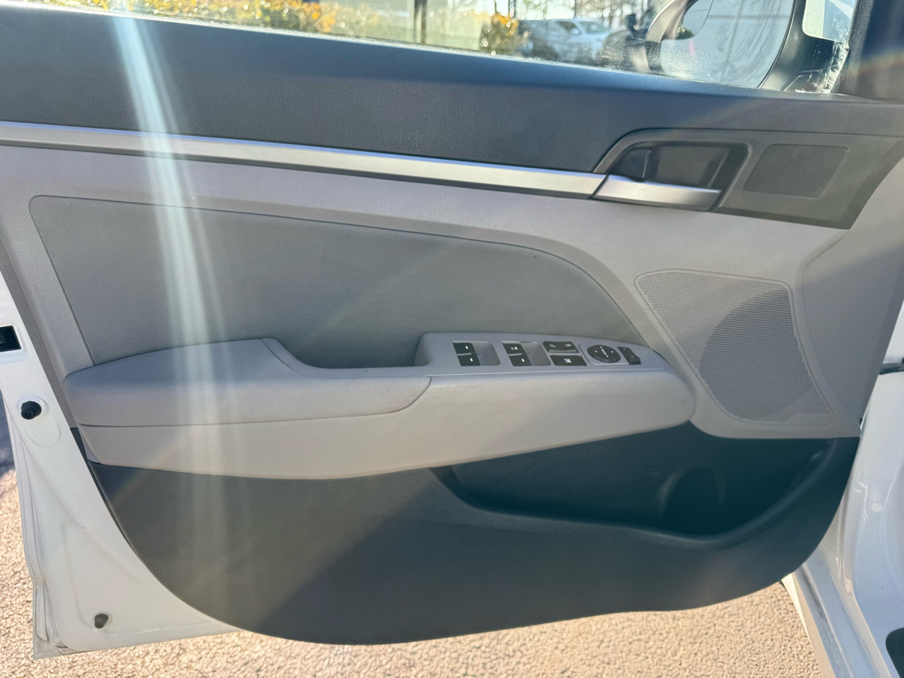 Used 2017 Hyundai Elantra SE image 13