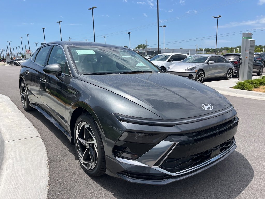 New 2025 Hyundai Sonata SEL image 3