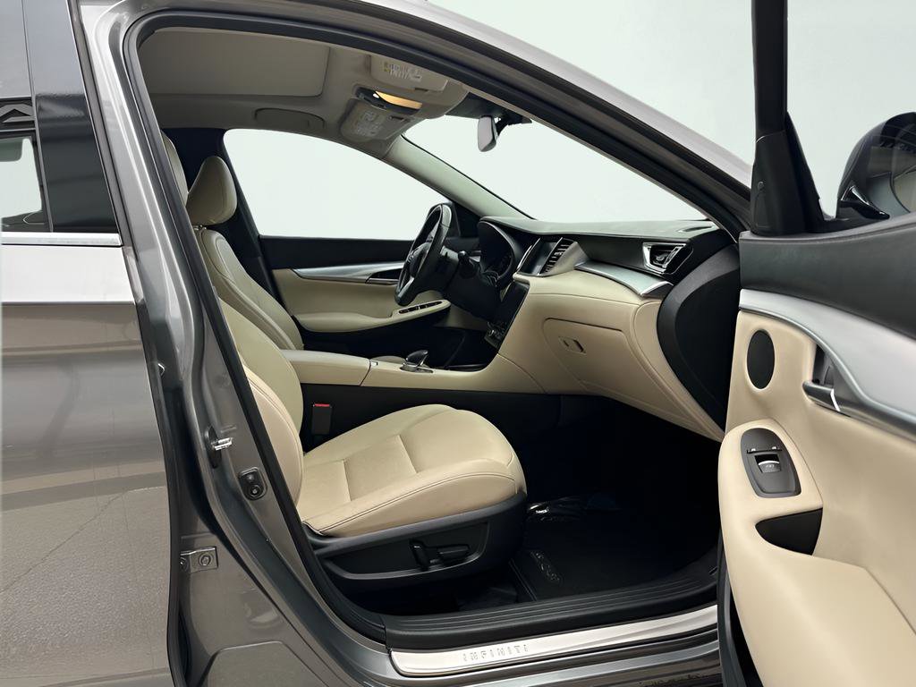 Used 2020 INFINITI QX50 Luxe w/ Navigation Package image 32