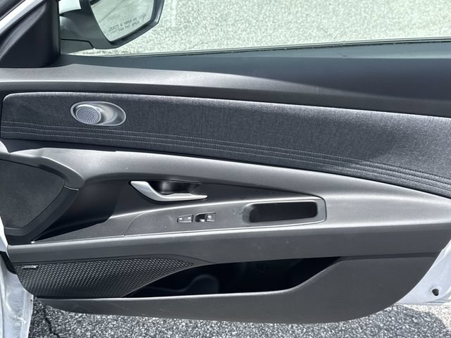Certified 2025 Hyundai Elantra Limited FWD image 14