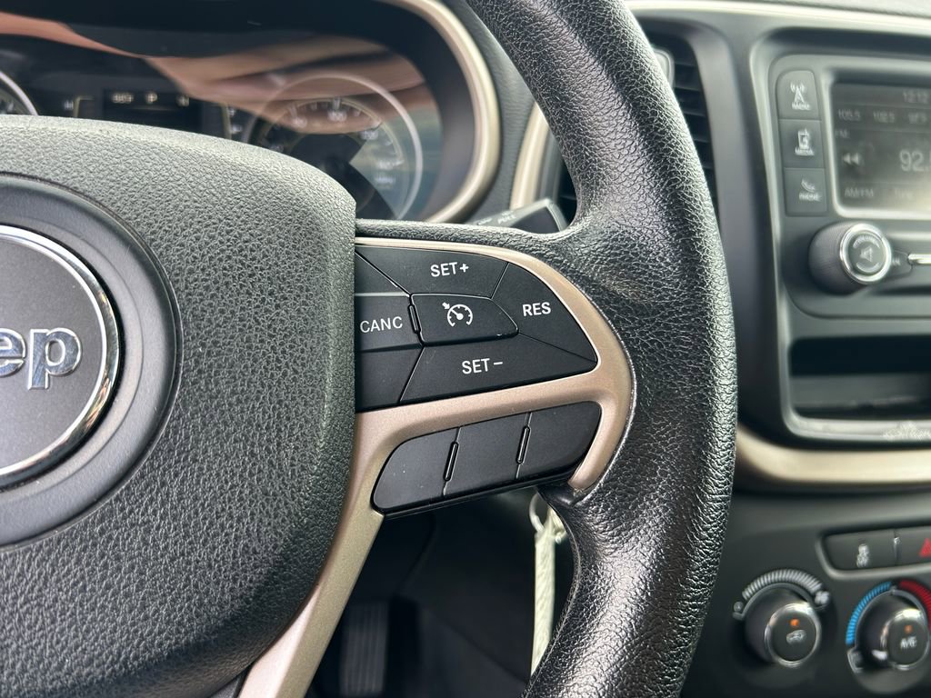 Used 2016 Jeep Cherokee Sport FWD image 18