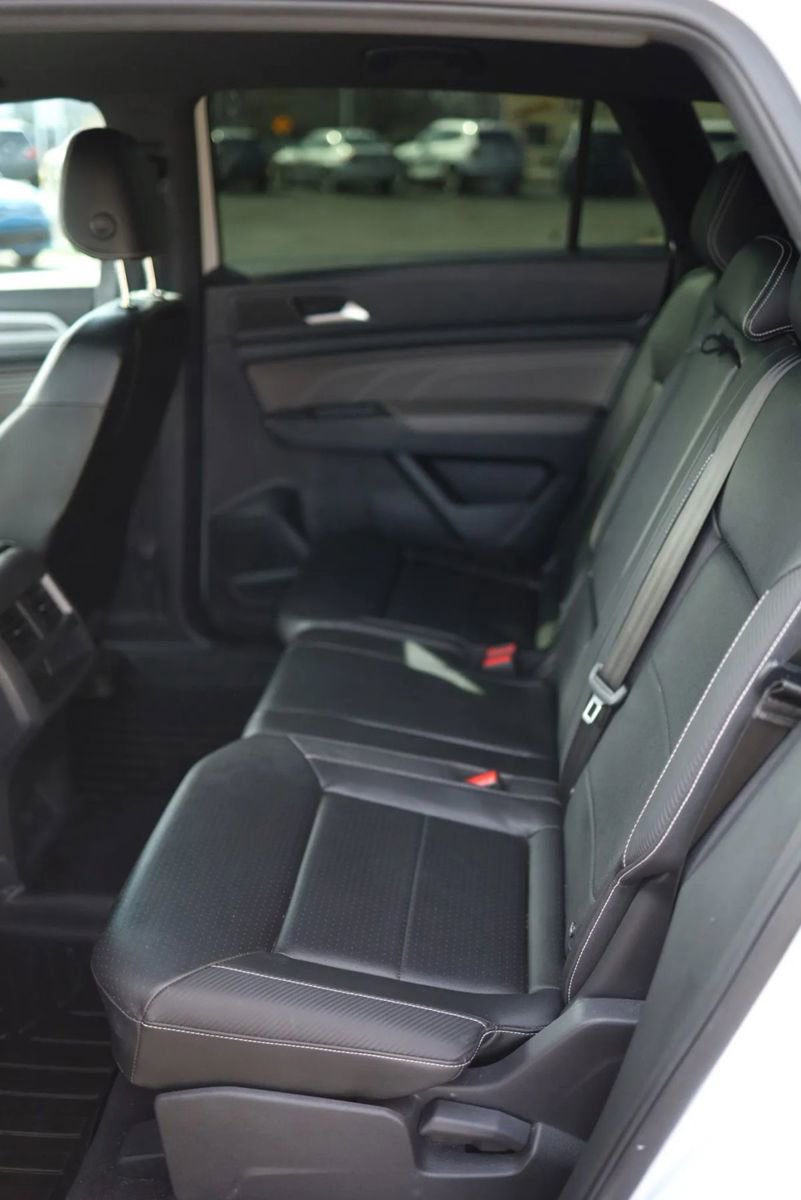 Used 2022 Volkswagen Atlas Cross Sport SE image 33