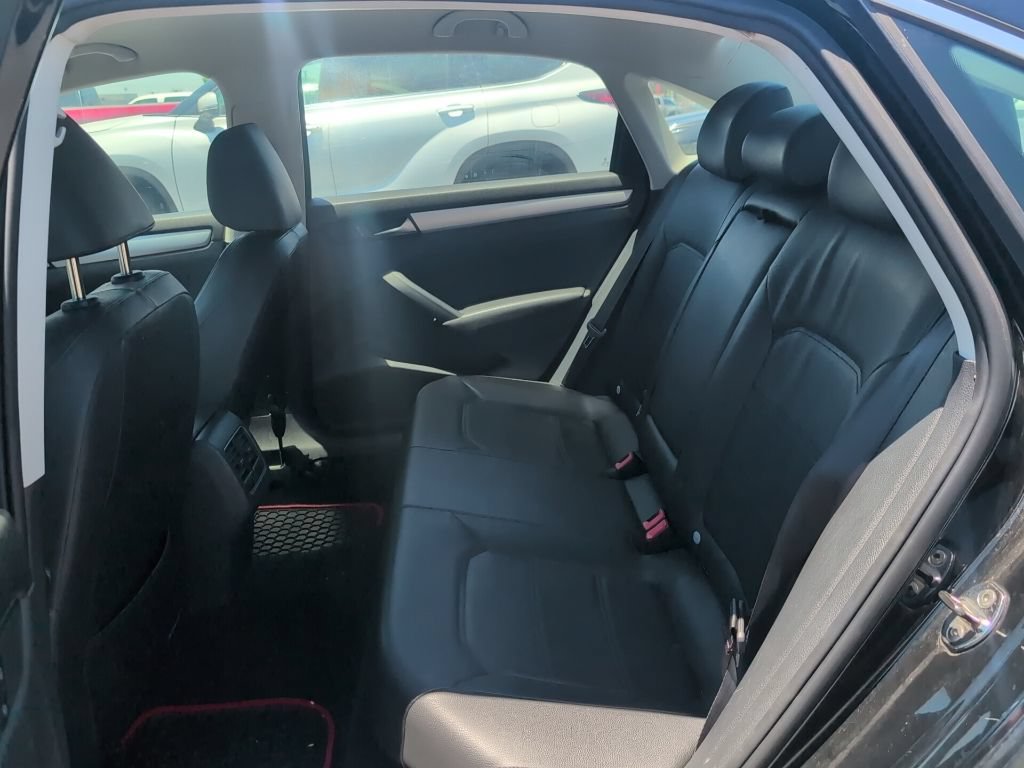 Used 2013 Volkswagen Passat 2.5 SE FWD image 10