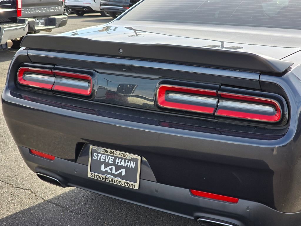 Used 2016 Dodge Challenger SXT w/ Driver Convenience Group image 13