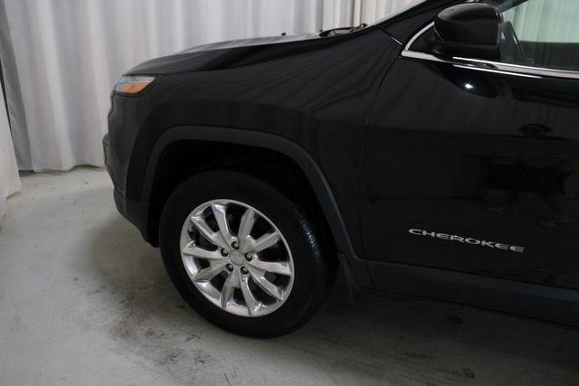Used 2015 Jeep Cherokee Limited w/ Luxury Group AWD/4WD image 35