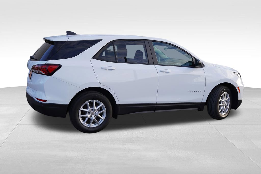 Certified 2024 Chevrolet Equinox LS w/ LS Convenience Package FWD image 4