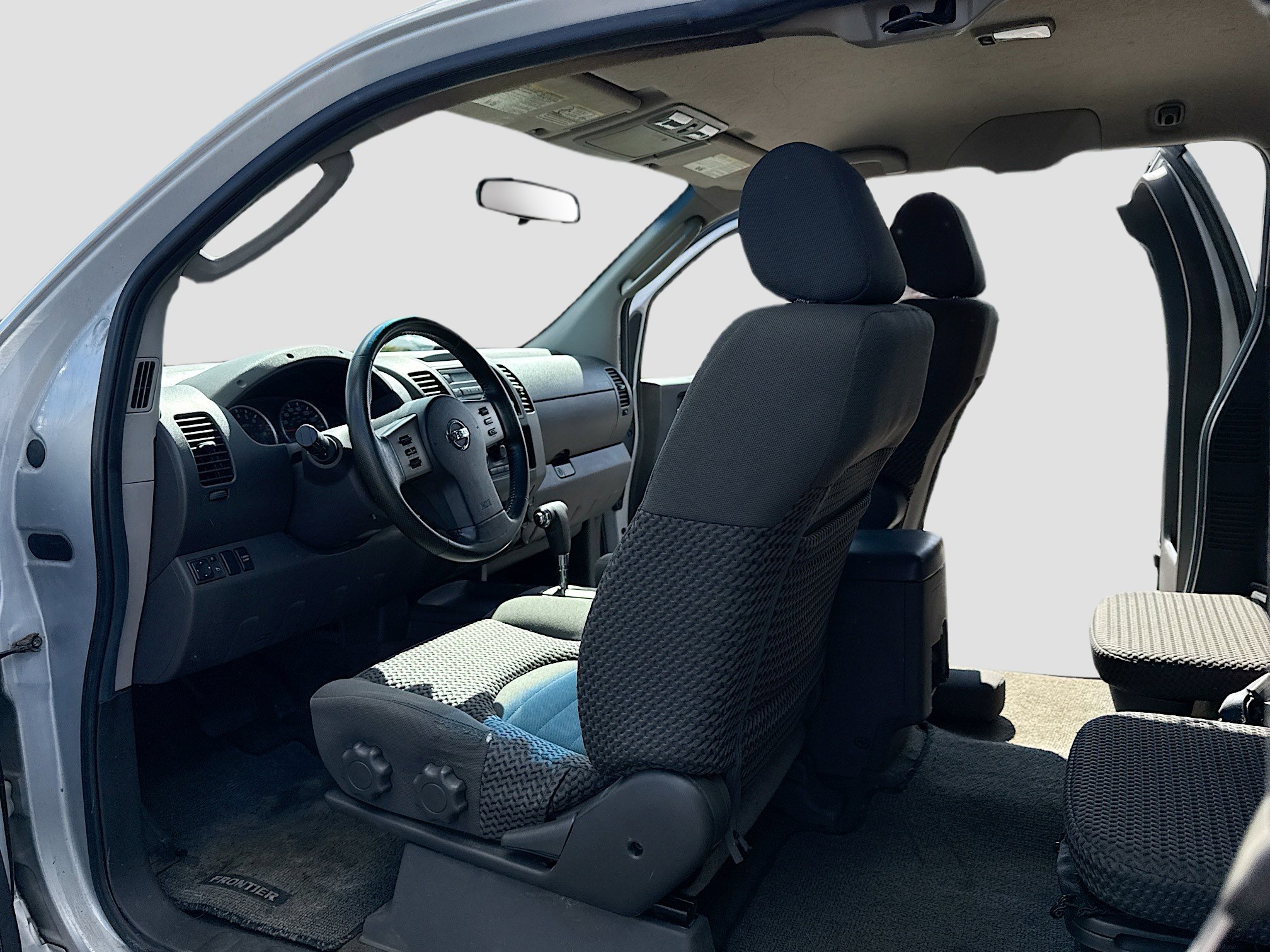 Used 2006 Nissan Frontier LE w/ (H01) Audio Pkg image 6