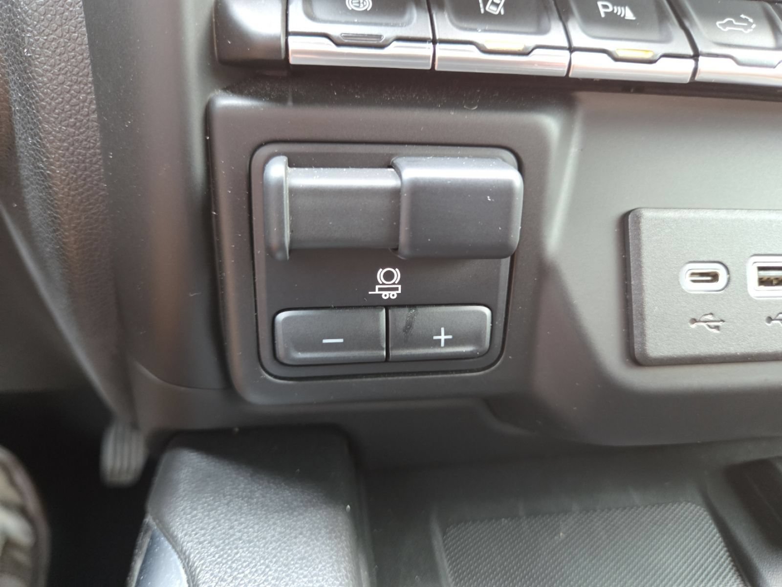 Used 2022 Chevrolet Silverado 2500 High Country w/ Z71 Off-Road Package AWD/4WD image 11
